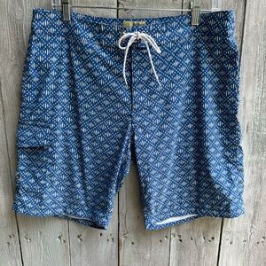 Men's J. Crew All Over Pattern Cargo Swim Trunks Size 32 8" Inseam